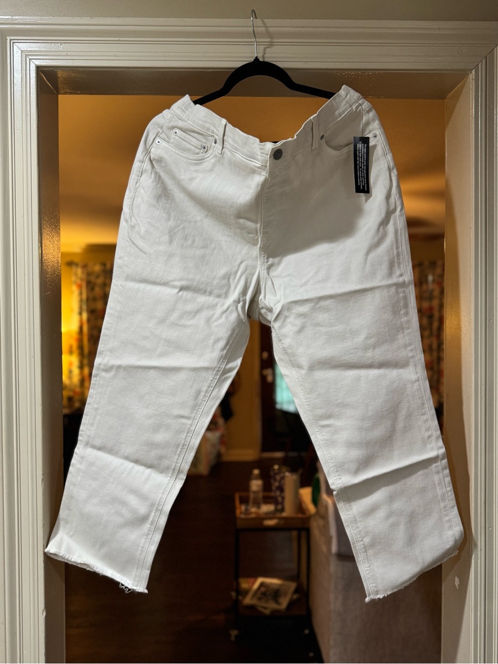 Women's White Cropped Straight Jeans